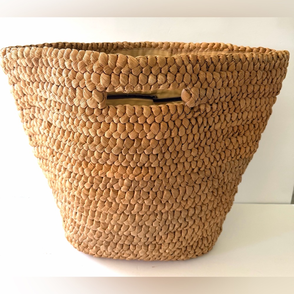 Simply Vera Vera Wang Woven Straw Tote in Tan